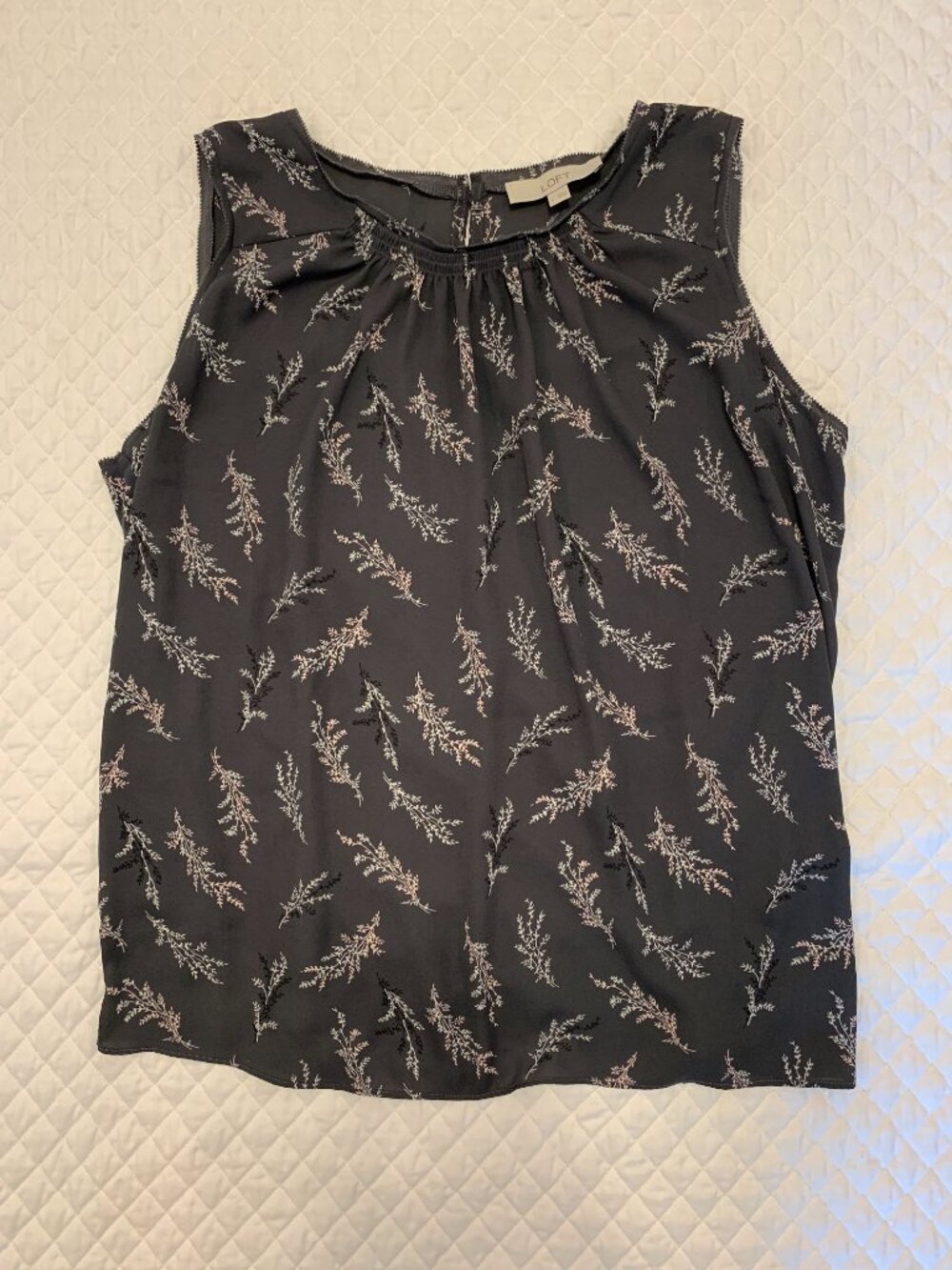 Women's Loft Pleated Neck Sleeveless Blouse L